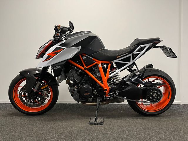 ktm - 1290-super-duke-r