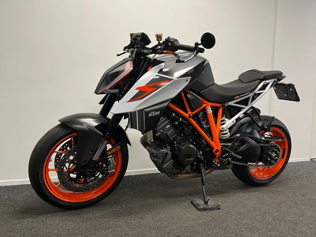 ktm - 1290-super-duke-r