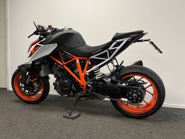 ktm - 1290-super-duke-r