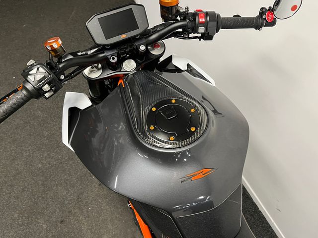 ktm - 1290-super-duke-r