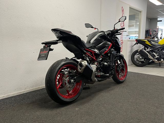 kawasaki - z900