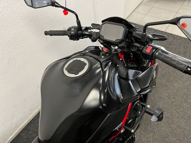 kawasaki - z900