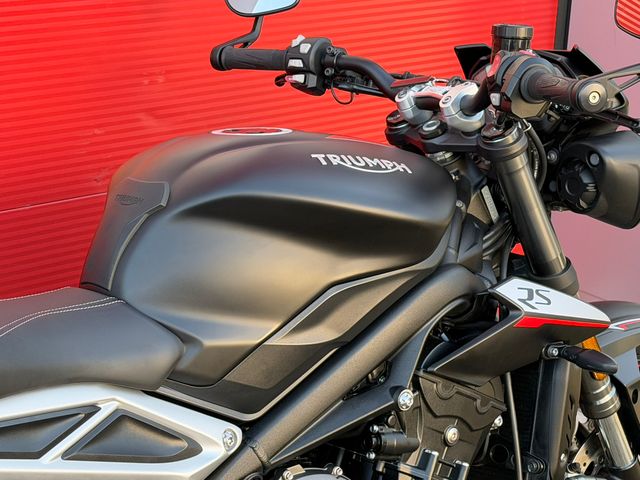 triumph - street-triple-rs