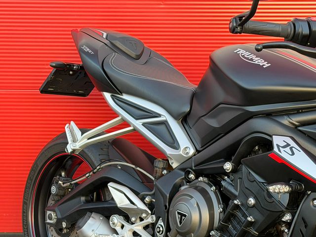 triumph - street-triple-rs