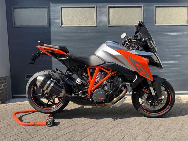 ktm - 1290-super-duke-gt
