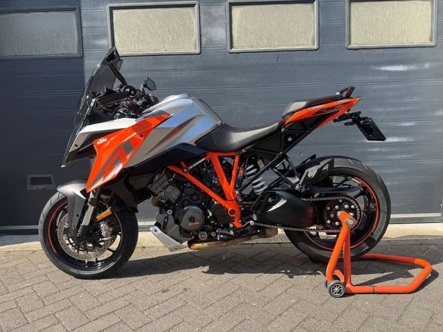 ktm - 1290-super-duke-gt