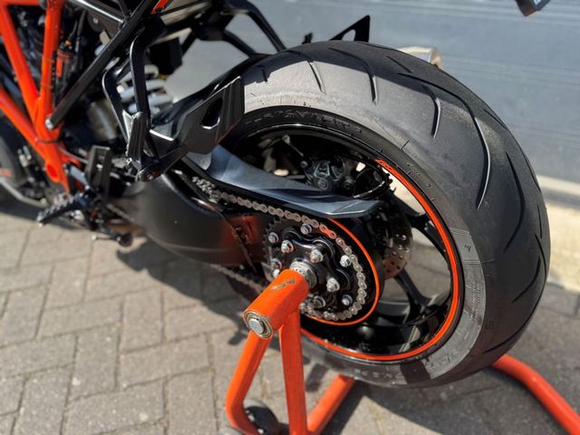 ktm - 1290-super-duke-gt