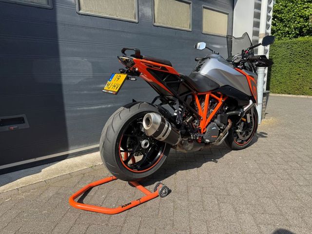 ktm - 1290-super-duke-gt