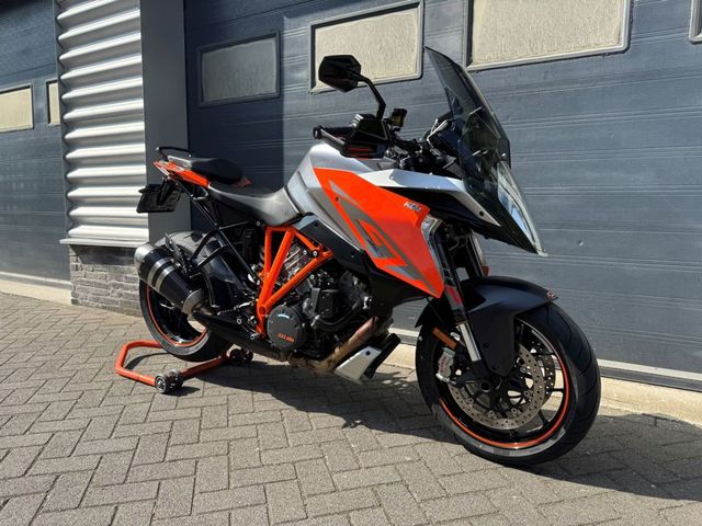 ktm - 1290-super-duke-gt