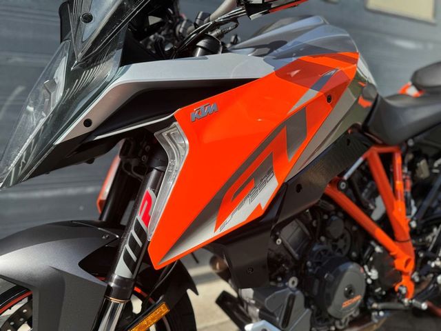 ktm - 1290-super-duke-gt