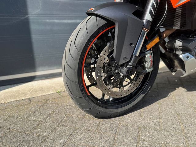 ktm - 1290-super-duke-gt