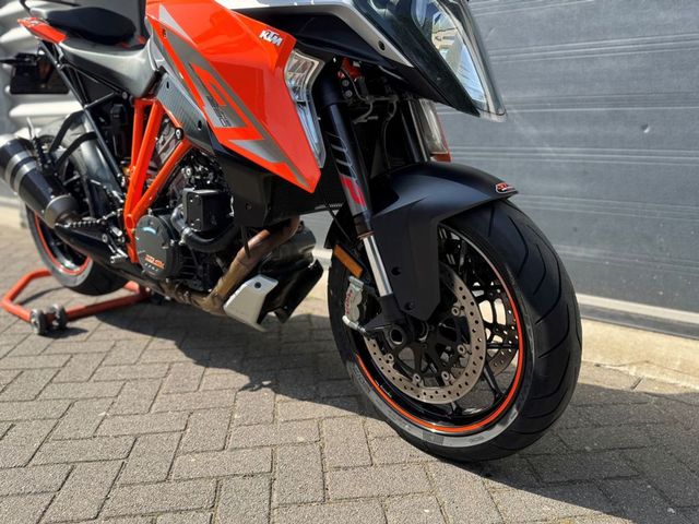 ktm - 1290-super-duke-gt