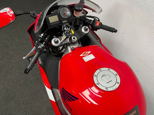 honda - cbr-900-rr-fireblade