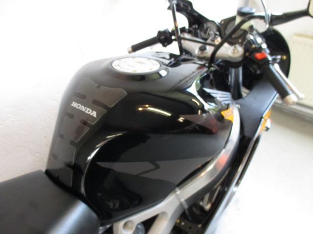 honda - cbr-900-rr-fireblade