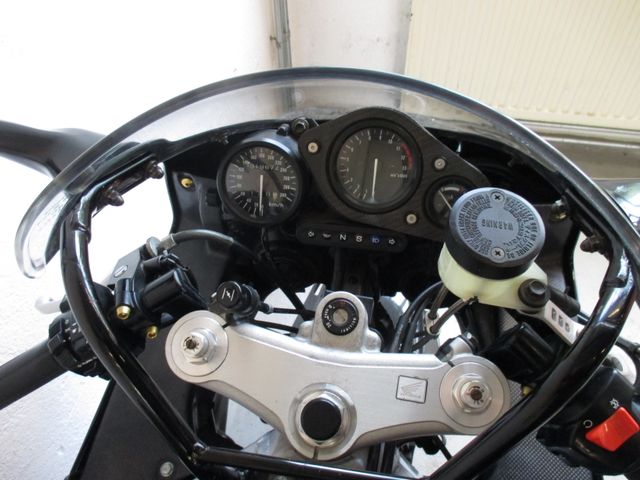 honda - cbr-900-rr-fireblade