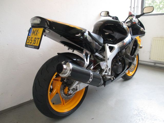 honda - cbr-900-rr-fireblade