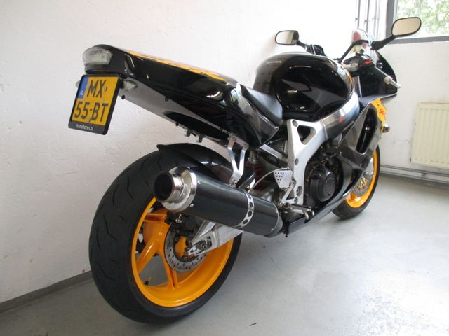 honda - cbr-900-rr-fireblade