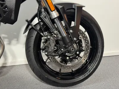 SUZUKI GSX-8S – foto 4