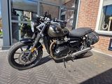 TRIUMPH STREET TWIN