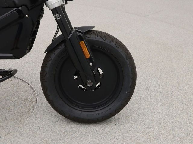 bmw - ce-02