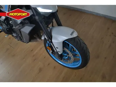 YAMAHA MT 09 – foto 4