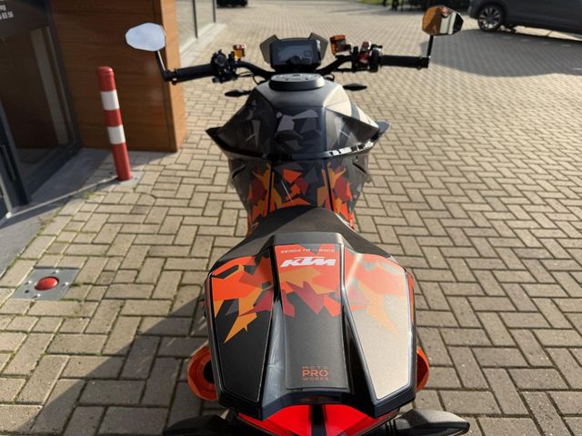 ktm - 1290-super-duke-r-evo