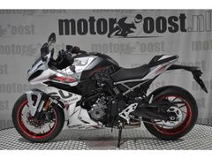 SUZUKI GSX-8R