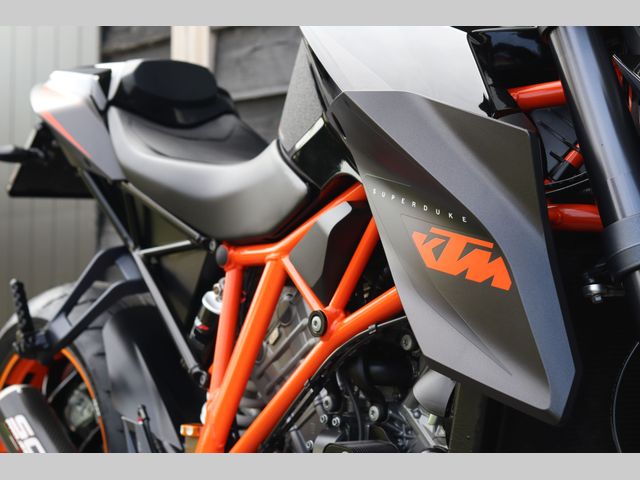 ktm - 1290-super-duke-r