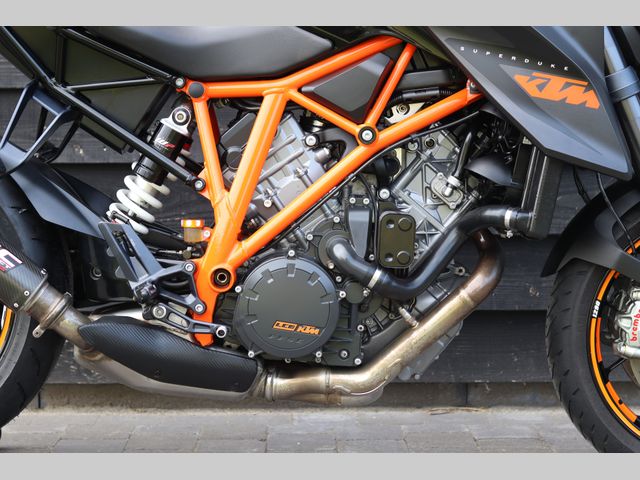 ktm - 1290-super-duke-r