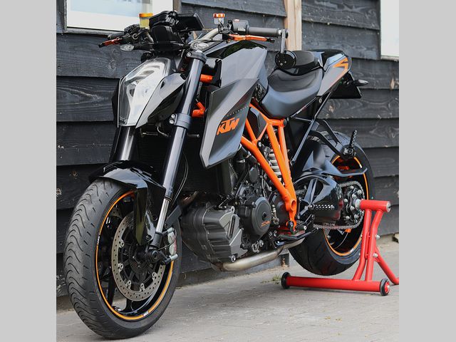 ktm - 1290-super-duke-r