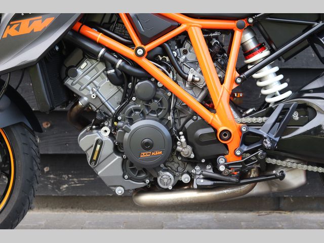 ktm - 1290-super-duke-r