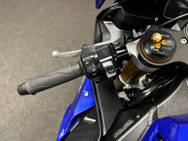 yamaha - yzf-r1
