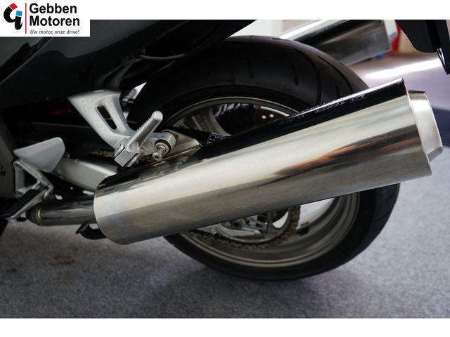 honda - cbr-1100--xx-super-blackbird