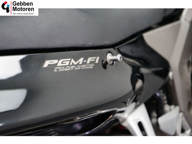 honda - cbr-1100--xx-super-blackbird
