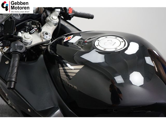 honda - cbr-1100--xx-super-blackbird