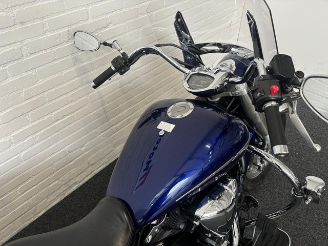 yamaha - xvs-1300-a-midnight-star