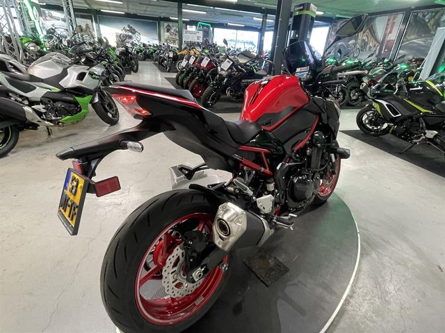 kawasaki - z900