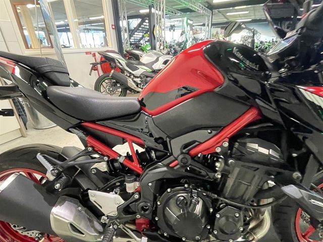 kawasaki - z900
