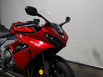 TRIUMPH DAYTONA 660 – foto 4