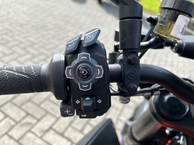 ktm - 1390-super-duke-r-evo