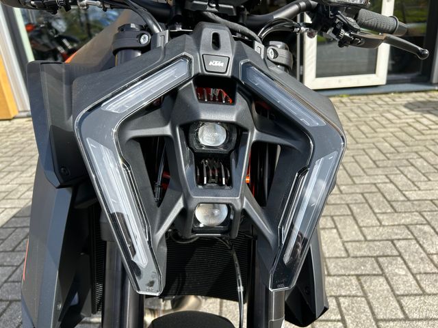 ktm - 1390-super-duke-r-evo