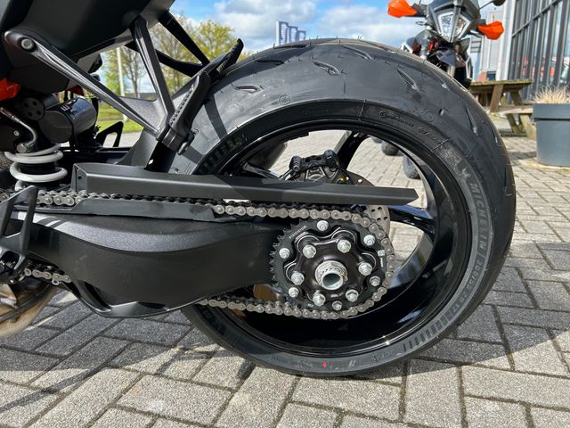 ktm - 1390-super-duke-r-evo