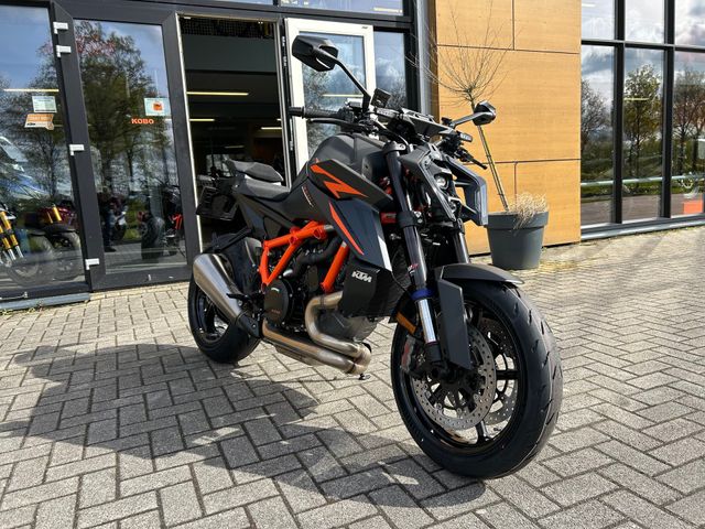 ktm - 1390-super-duke-r-evo