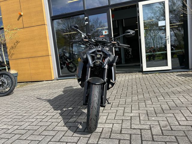 ktm - 1390-super-duke-r-evo