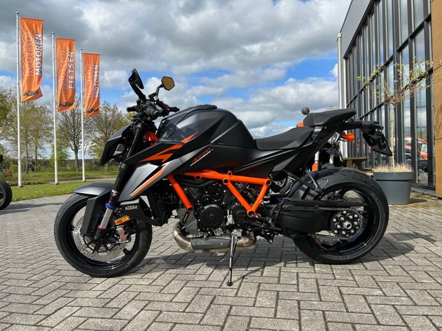 ktm - 1390-super-duke-r-evo