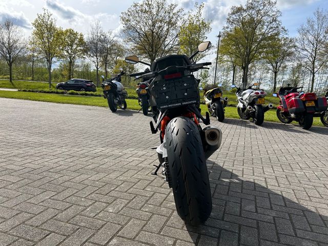 ktm - 1390-super-duke-r-evo
