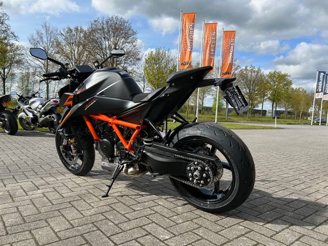 ktm - 1390-super-duke-r-evo
