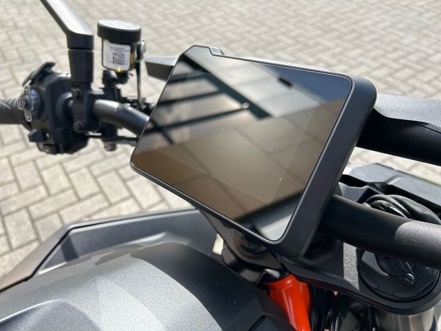ktm - 1390-super-duke-r-evo