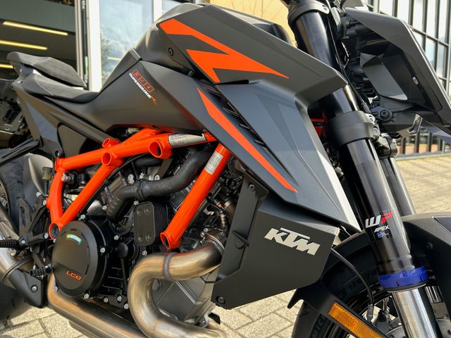 ktm - 1390-super-duke-r-evo