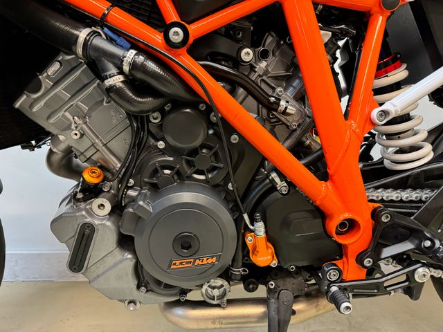 ktm - 1290-super-duke-r